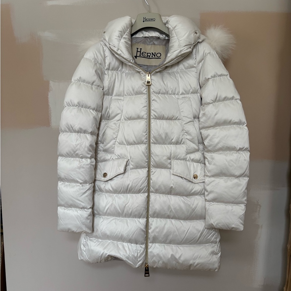 Herno White Puffer Jacket with High Collar and Tapered Silhouette